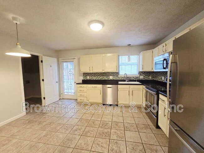 Foto del edificio - 243 Ash Grove Dr