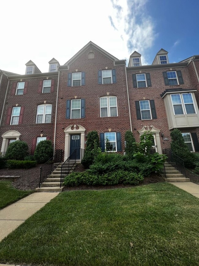 Building Photo - Charming 3 BR/2 Full BA & 2 Half BA Townho...