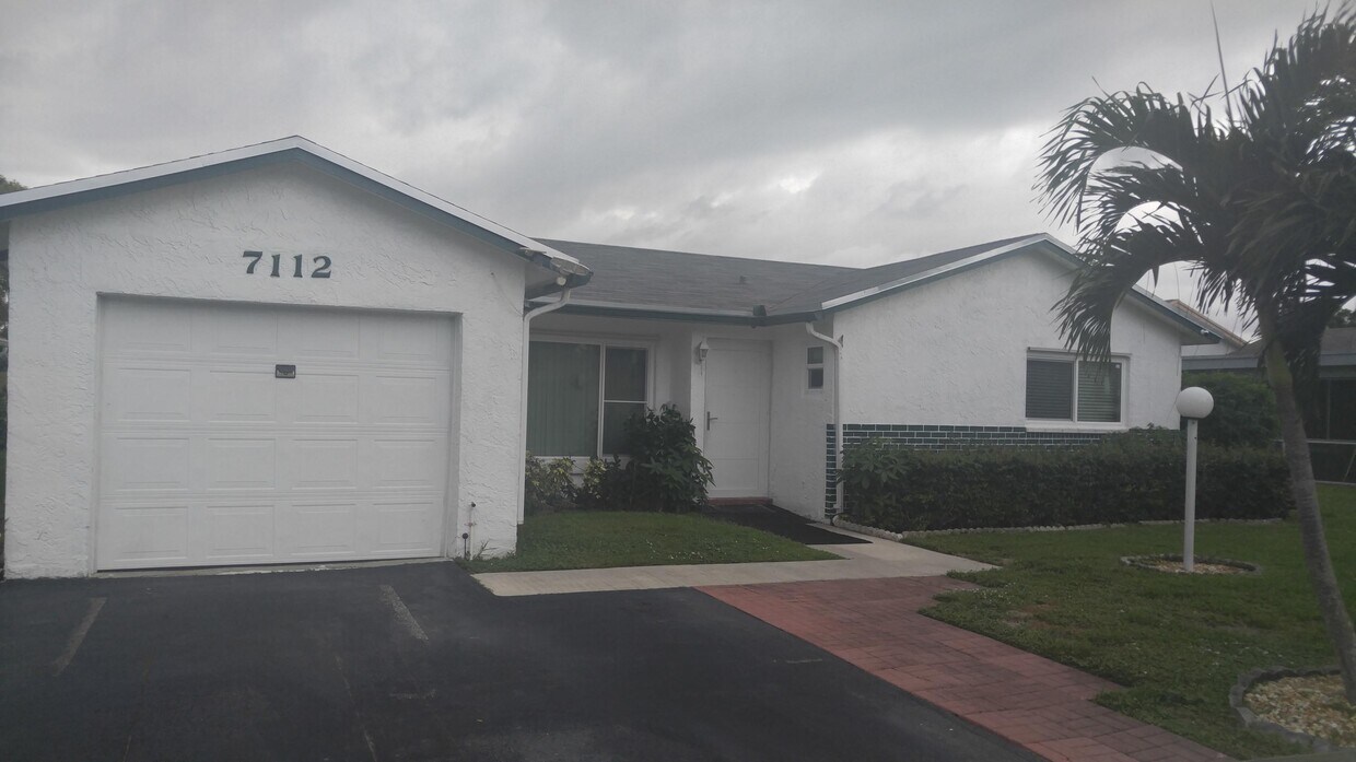 Foto principal - 7112 Pine Manor Dr