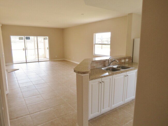 Palmesta Living Room - 27420 Palmesta Cir