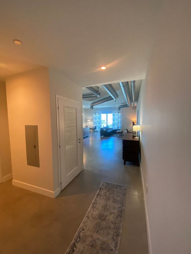 Primary Photo - Stunning Fully Furnished Loft with Breatht...