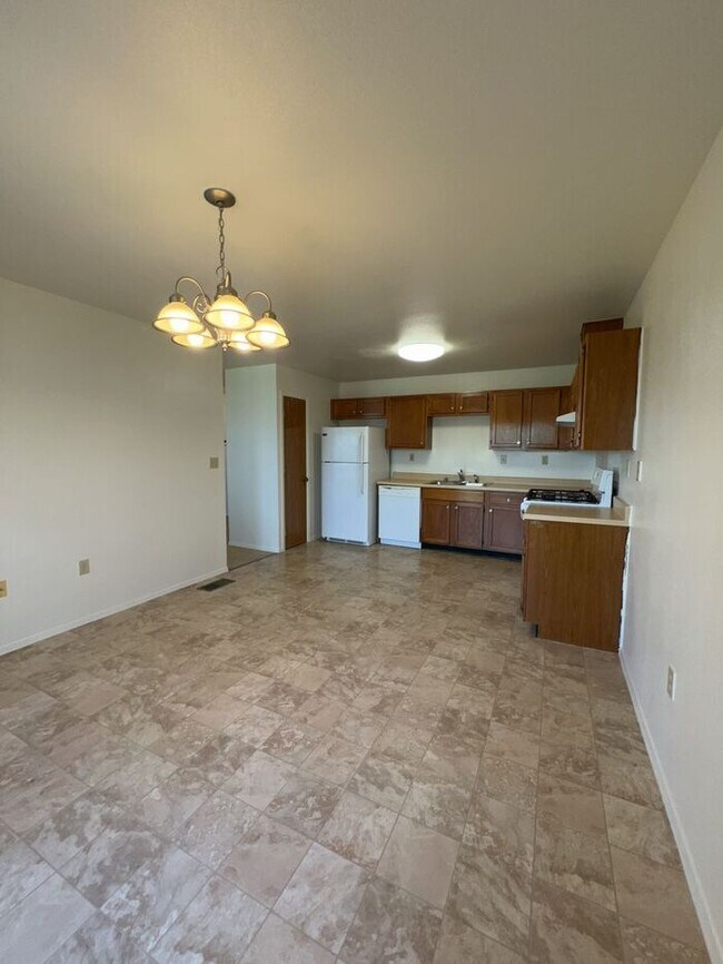Building Photo - 1373 Dakota Dr