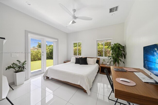 Building Photo - 2615 NE 213th St