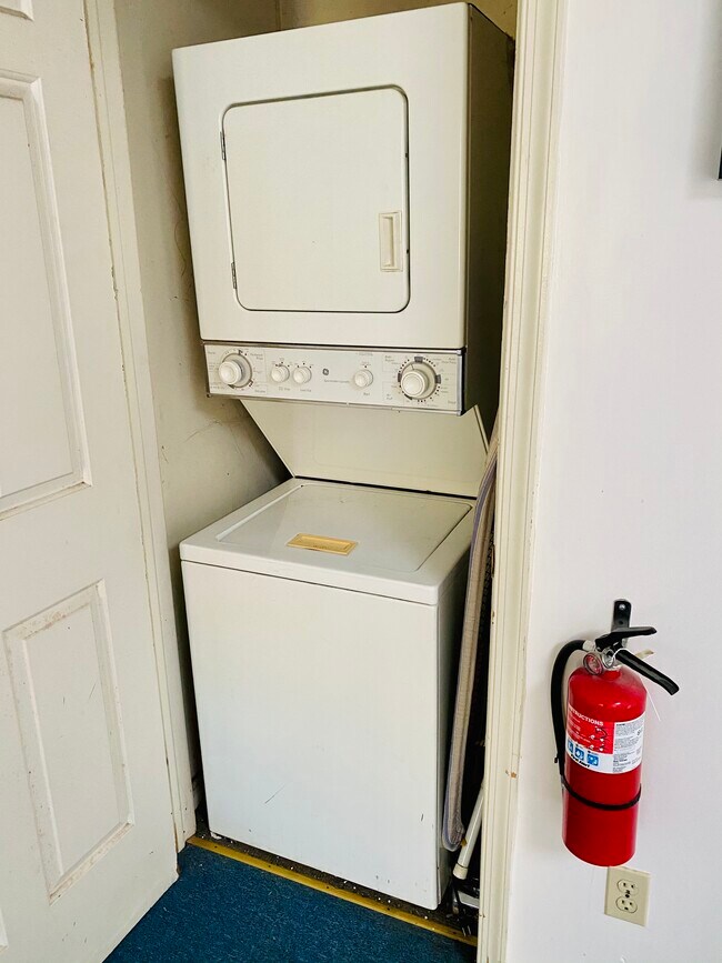 Washer/dryer on 2nd floor - 1925 Jefferson St