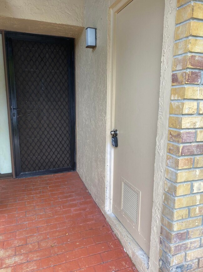 Foto del edificio - 3961 Cocoplum Cir