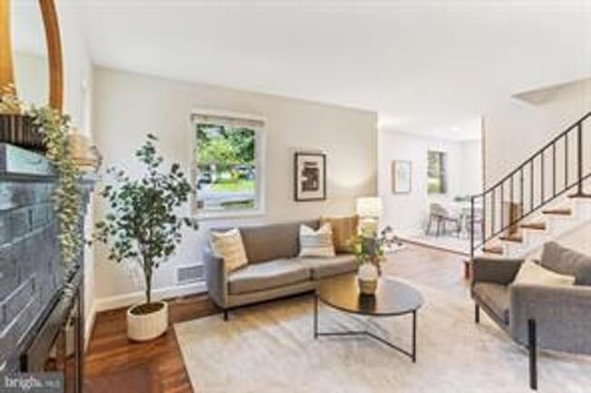 Building Photo - Fabulous 4BR/ 2.5BA Cape Cod in Takoma Park (PG)