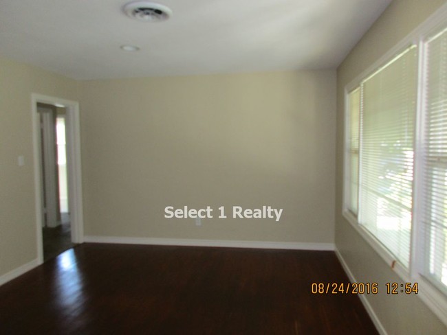 Building Photo - 206 John Gildi Ave