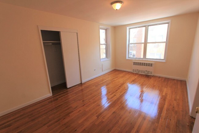 Foto del edificio - 9944 67th Rd