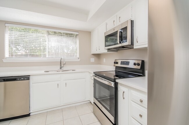Building Photo - 6027 Leafwood Cir