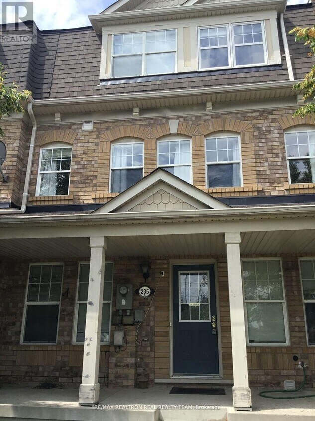 Photo principale - 235 Rouge River Dr