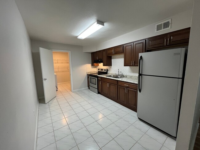 Building Photo - 310 S Orleans Ave
