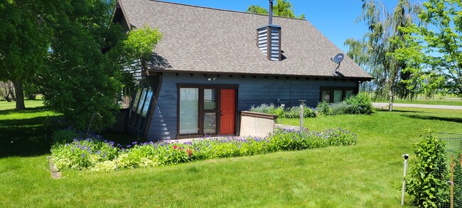Building Photo - 3240 Rosebush Ln