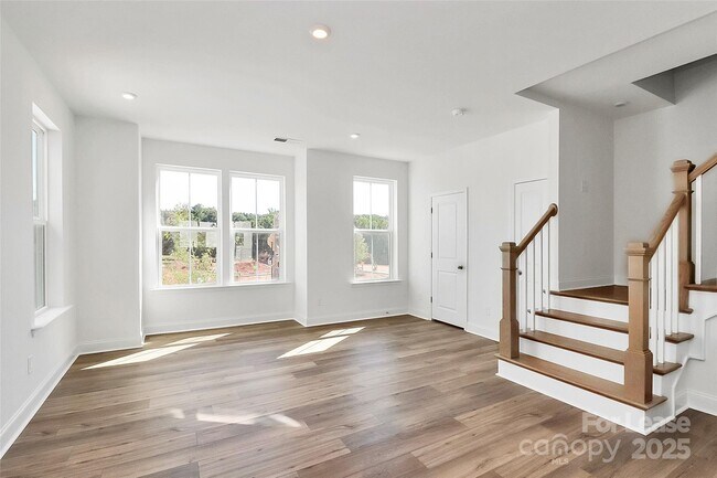 Foto del edificio - 7118 Westrow Ave
