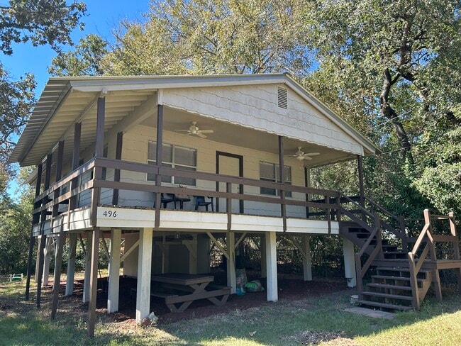 Foto del edificio - 496 Campground Rd