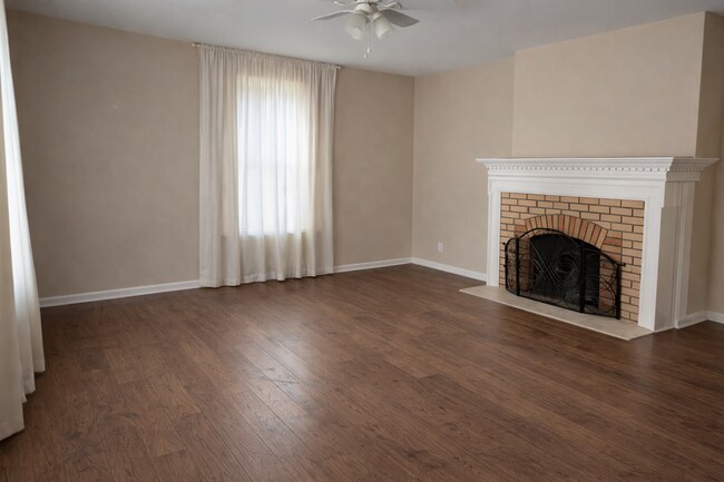 Foto del edificio - 2475 E Maple Rd