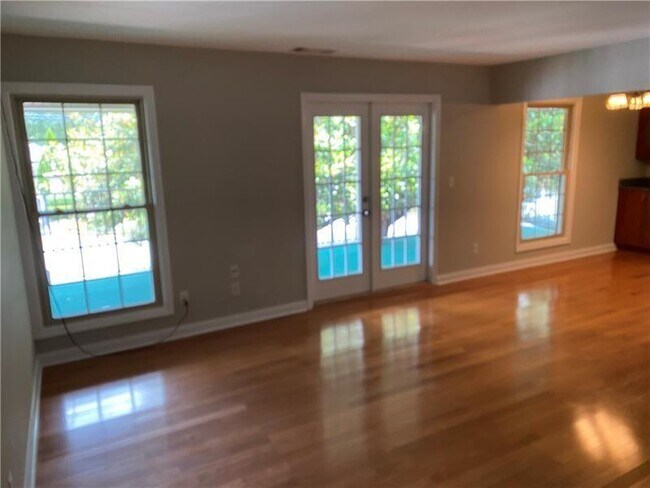 Building Photo - 3125 Colonial Way