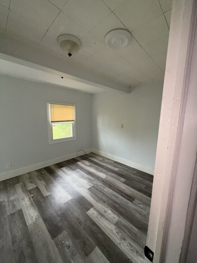 Building Photo - 2 Bedroom 1