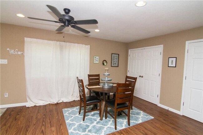 Building Photo - Beautifully updated home!