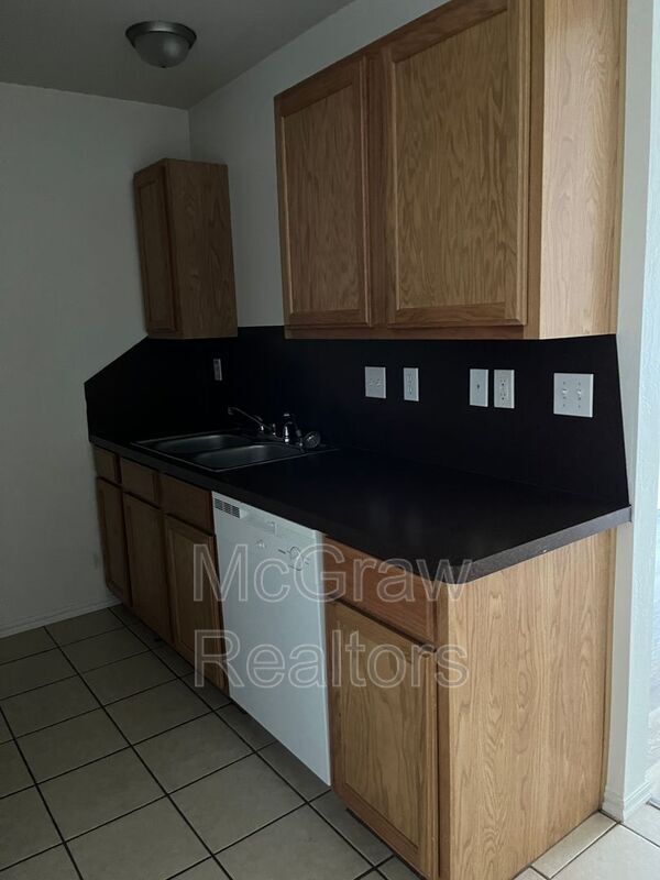 Building Photo - 827 S Mississippi Ave