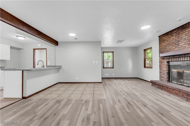 Building Photo - 6415 Aylesworth Dr
