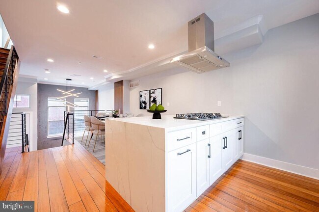 Foto del edificio - 605 McClellan St