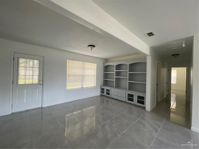 Foto del edificio - 610 W Jones Ave