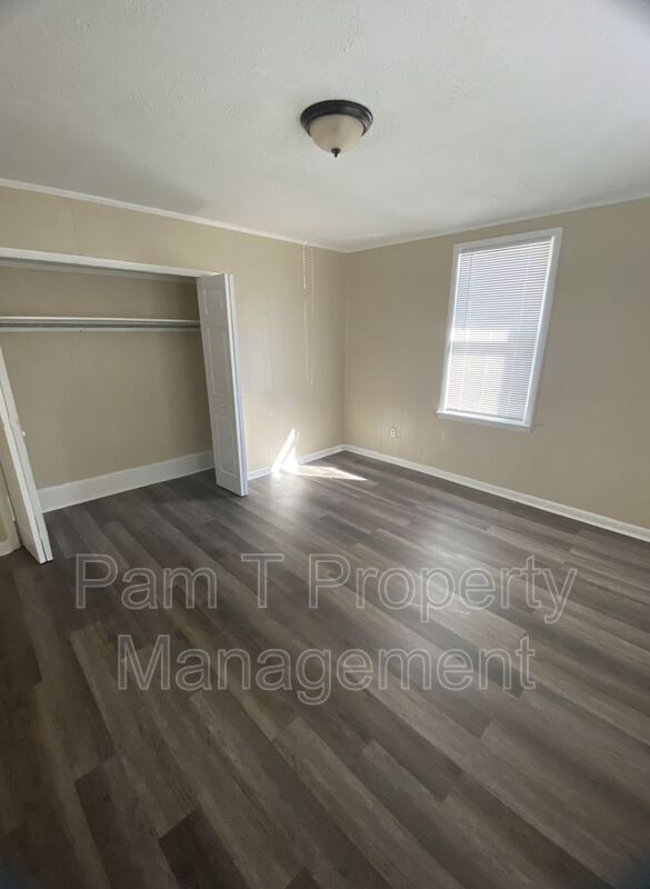 Foto del edificio - 806 E 32nd St