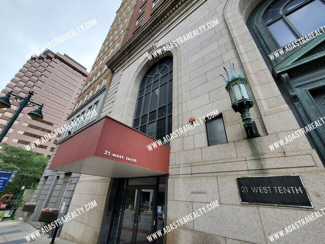 Building Photo - 21 W 10th St