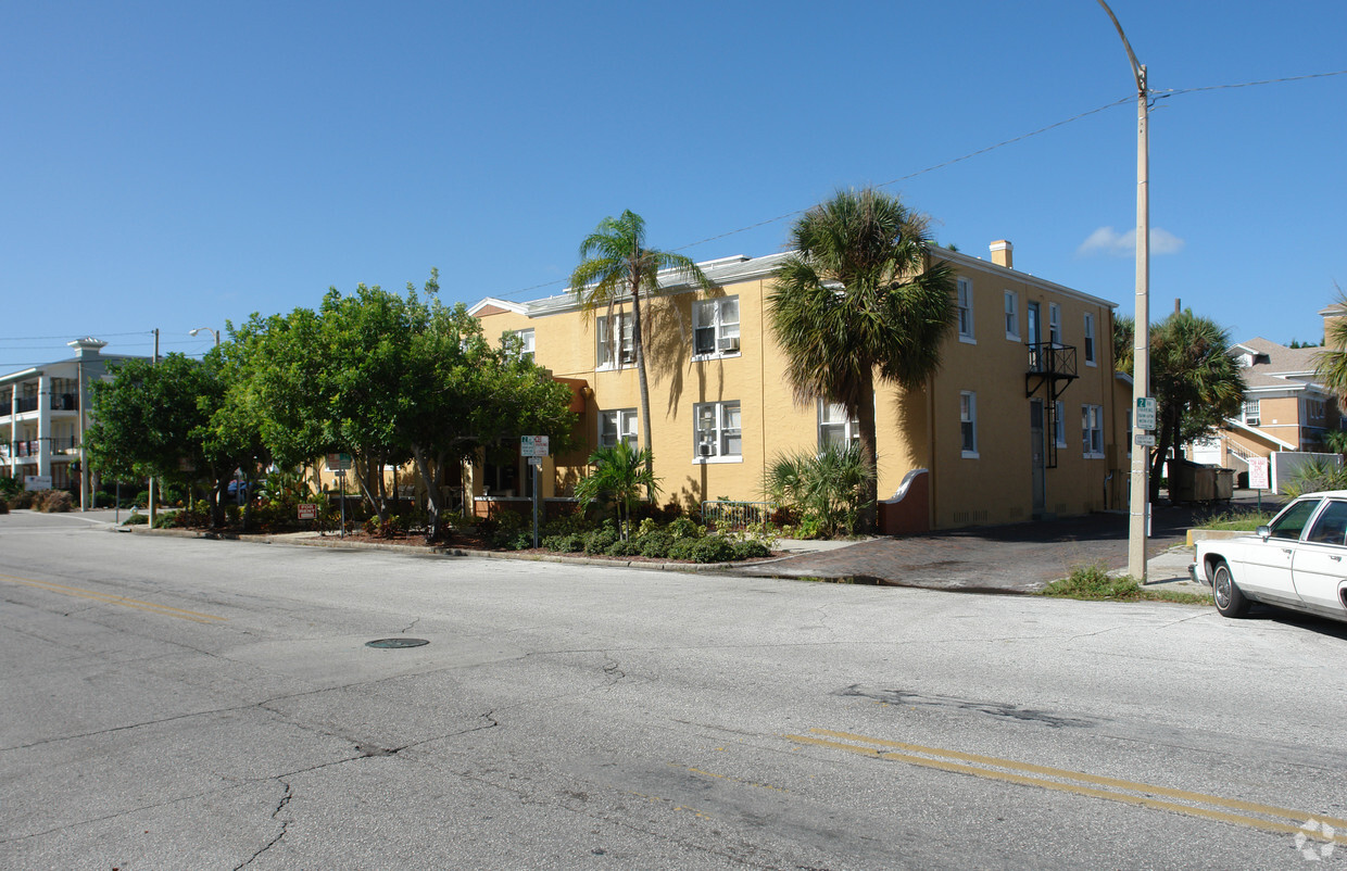 Building Photo - Downtown Apartments