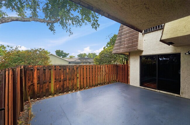 Foto del edificio - 2501 NW 99th Ave