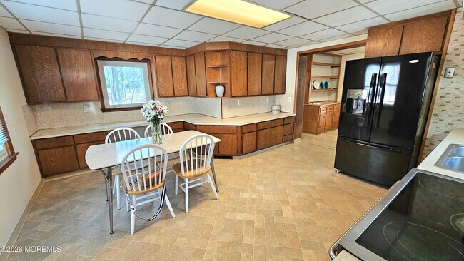 Foto del edificio - 12 Anderson Dr