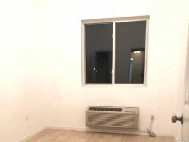 Foto del edificio - 147-54-147-70 70th Rd