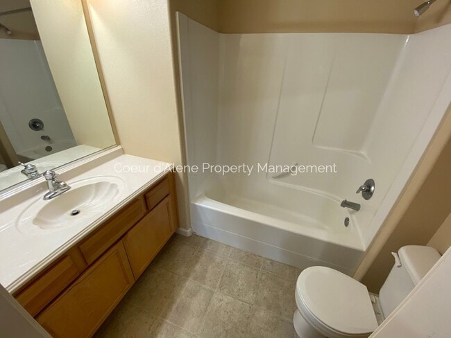 Building Photo - 3 bed townhouse in Post Falls