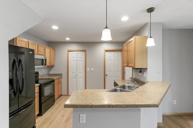 Building Photo - 150 S Prairie View Dr