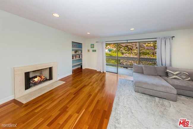 Building Photo - 2 br, 2 bath House - 1310 Roxbury Dr Apt 302