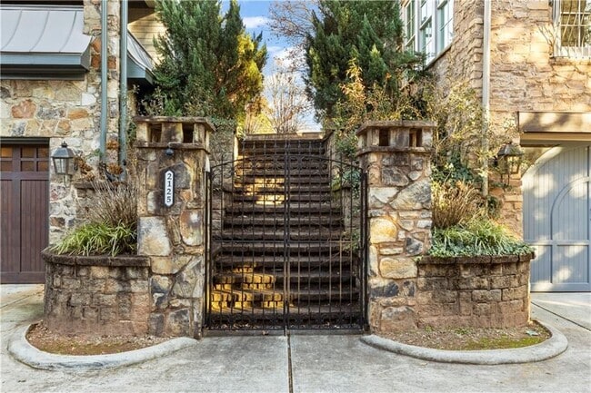 Foto del edificio - 2125 Cooper Lake Rd SE