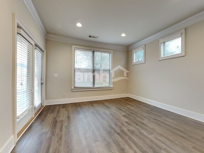 Foto del edificio - 255 Hinton Chase Pky