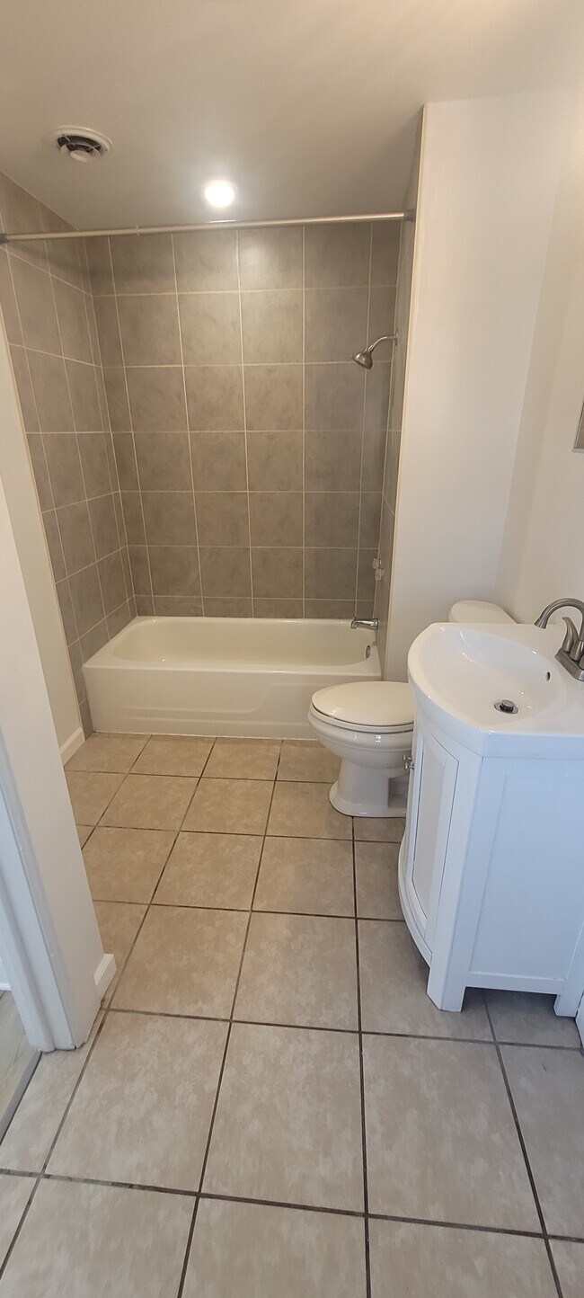 Baño - 2226 Myrtle St
