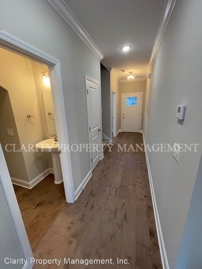 Building Photo - 2 br, 2.5 bath House - **535 Bellingham Dr...