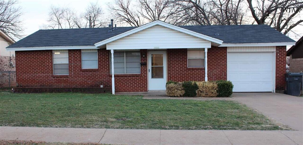Primary Photo - 4117 Wrangler Dr