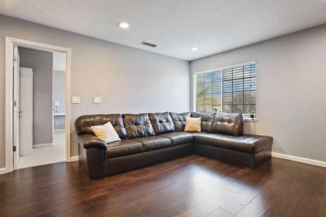 Building Photo - 1342 Windsong Dr