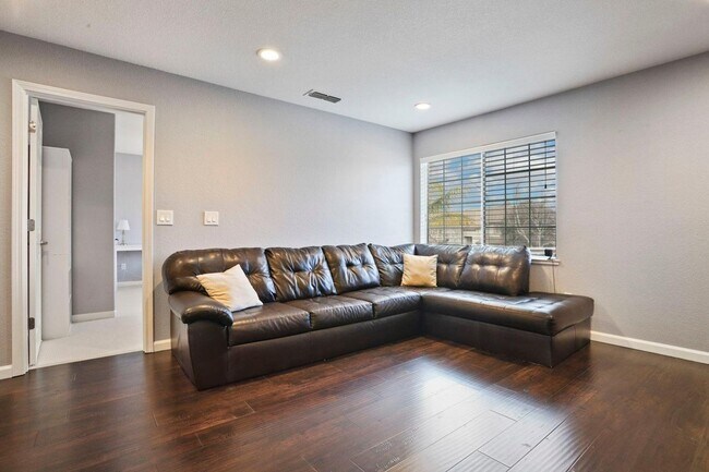 Foto del edificio - 1342 Windsong Dr