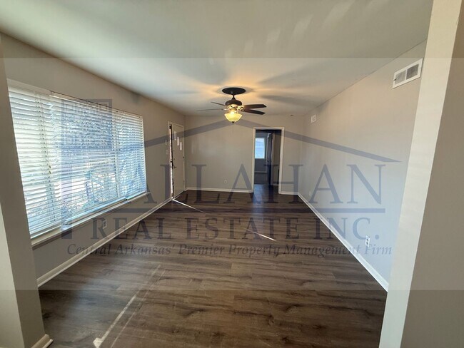 Foto del edificio - 4417 Hazelwood Rd