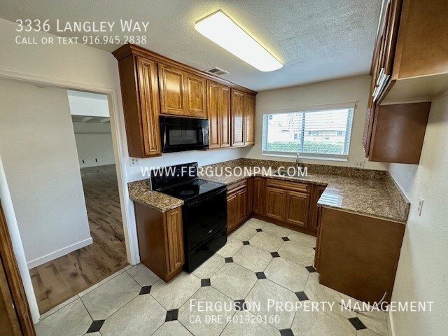Building Photo - Dog Friendly Three Bedroom Home in Antelope