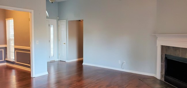 Foto del edificio - 204 Silver Brook Cir