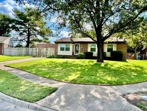 Building Photo - 3725 Boyette Ct E