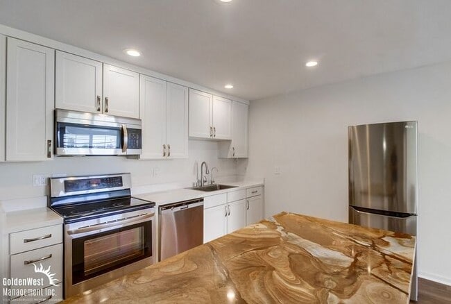 Building Photo - Cozy 1Bdm 1Ba Condo in Desirable Point Lom...