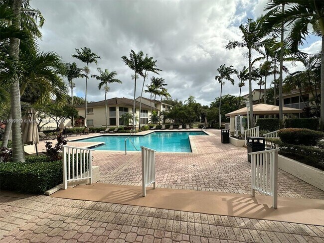Foto del edificio - 15201 Glenmoor Dr