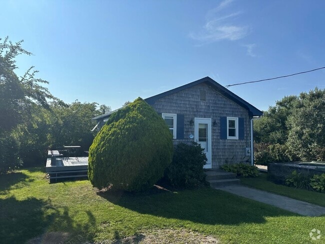Building Photo - 595 Succotash Rd