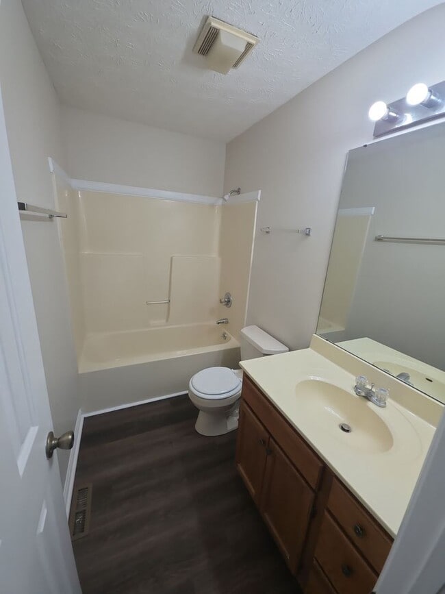 Building Photo - 83 Eastgate Cir